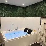 Wood Wellness Mit Whirlpool & Sauna Nahe Goettingen アパート *
