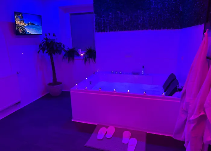 Wood Wellness Mit Whirlpool & Sauna Nahe Goettingen * Rosdorf (Lower-Saxony)